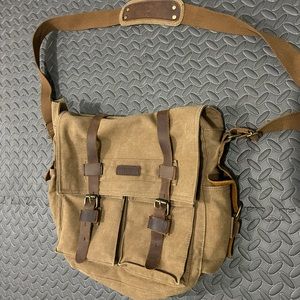 Luxur messenger bag, khaki canvas with leather accents